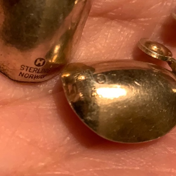 Ivan Holth Sterling Norway White Enamel Guilloche Screw Back Earrings Vintage - Picture 5 of 10